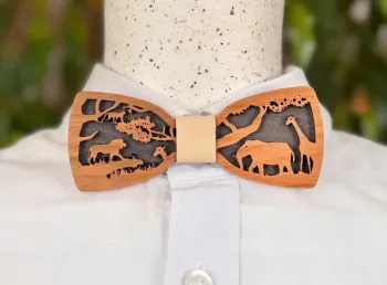 Nœud papillon en bois de merisier et tulipier gris + cuir sur le thème de la savane