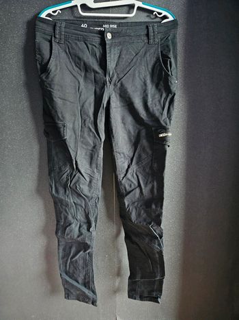 Pantalon noir cargo