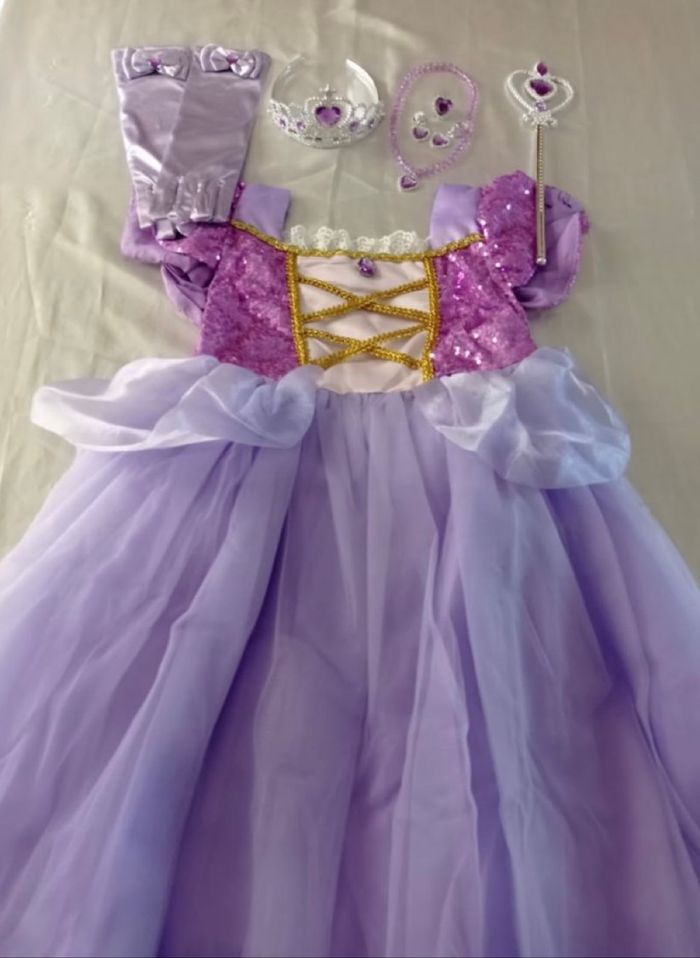 Déguisement robe princesse violette et ces accessoires 7ans