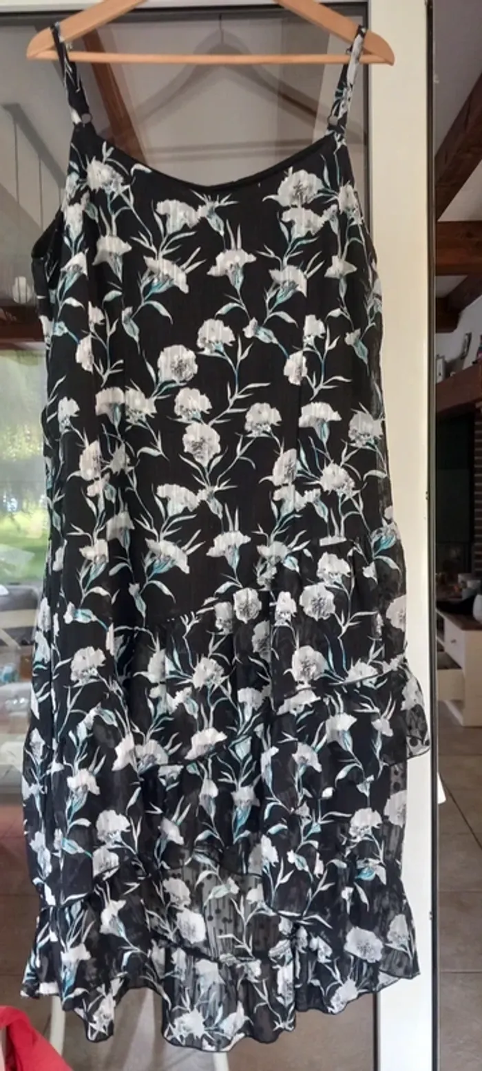Belle robe à volants
