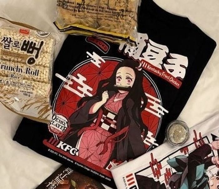 Neuf et Scellé très rare T-shirt taille S/M Nezuko Demon Slayer x KFC – Édition Limitée