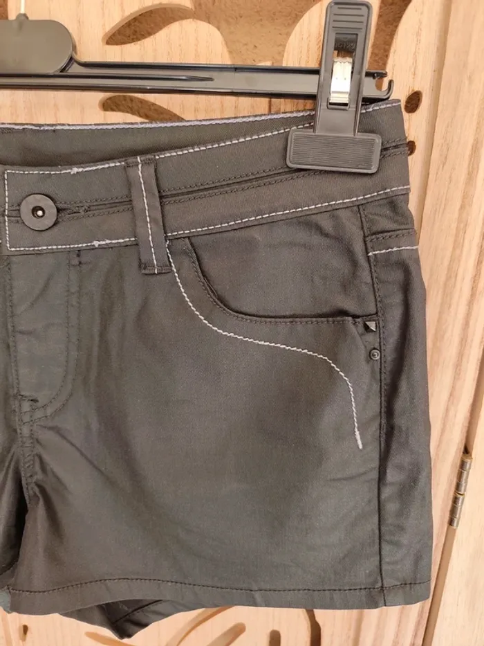 Short enduit taille 38 Pimkie - photo numéro 6