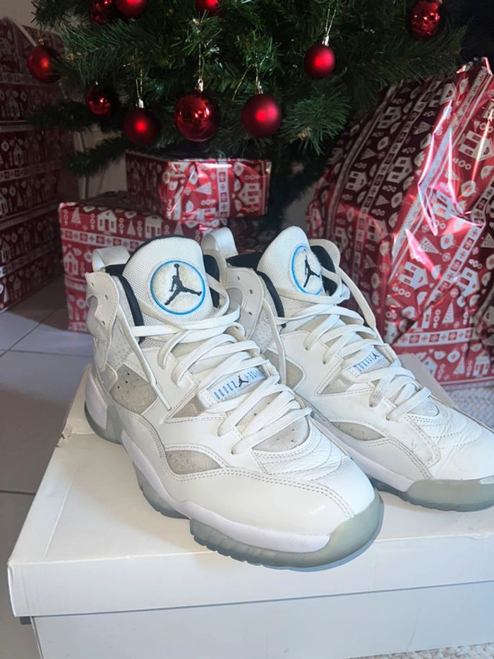 Jordan jumpman two trey taille 44