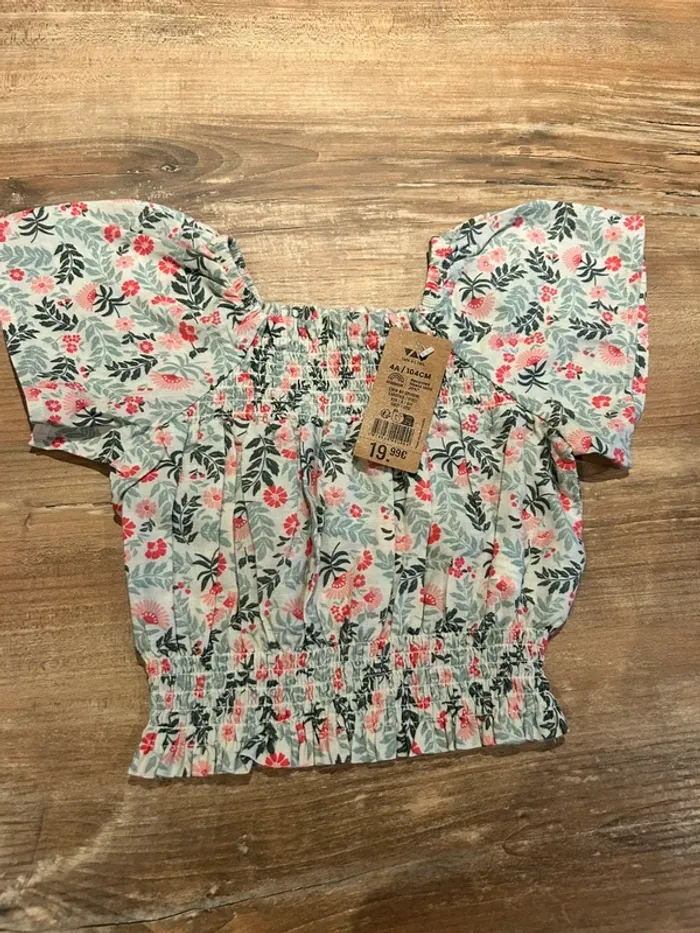 Top fleuries manches courte neuf tape à l’œil