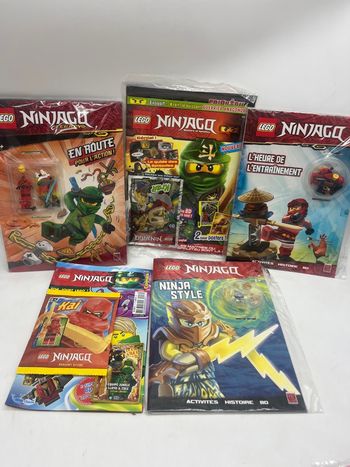 Lot de 5 livres D’activités Magazines Lego Ninjago Avec leurs figurines Neuf