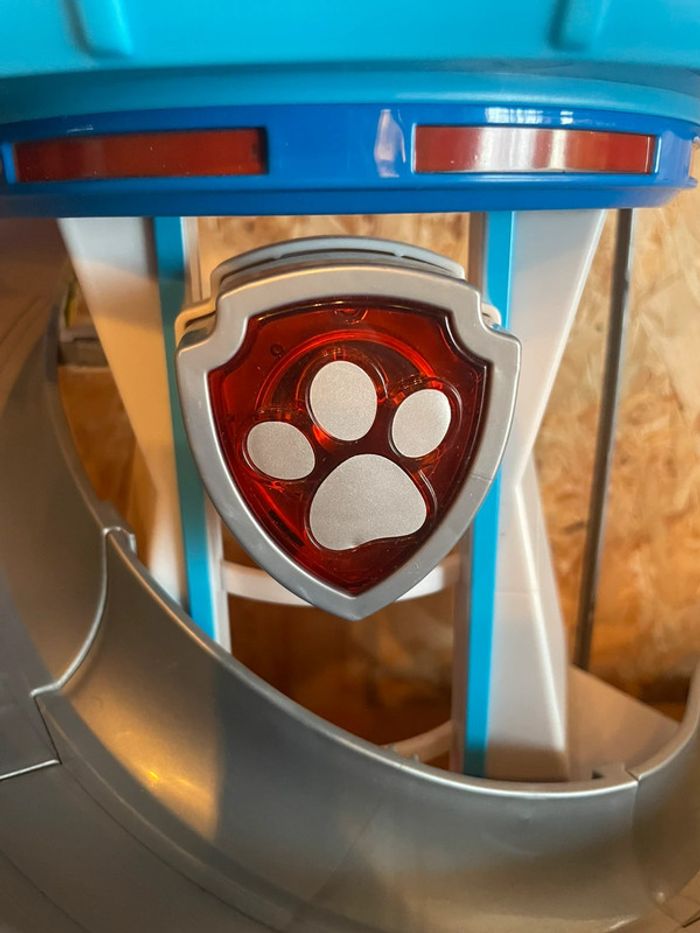 Idée Cadeau 🎁 Tour de Controle Spin Master Pat Patrouille avec blason sonore et lumineux - photo numéro 4