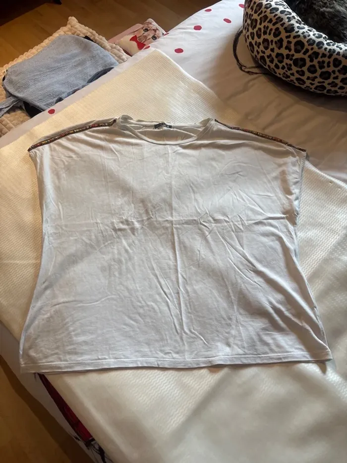 Tee shirt