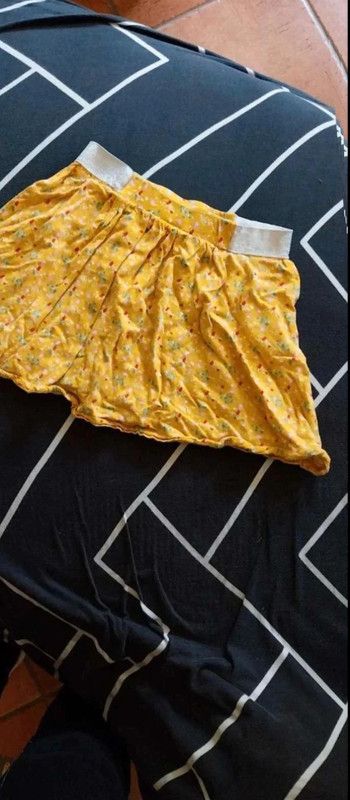 Jupe jaune  T8ans