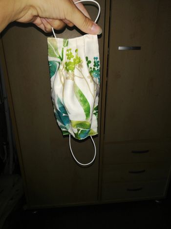 Masque à motif printanier