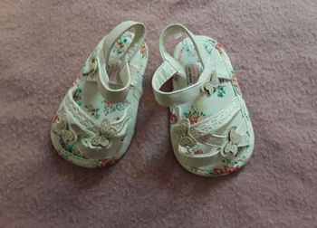 Sandales nu-pieds bébé fille en 17 NEUVES