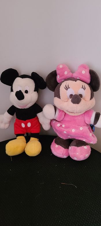 Peluche Souris Minnie robe rose à pois Peluche mickey