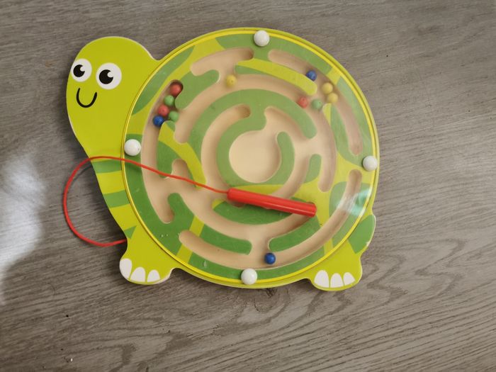 Labyrinthe magnétique en bois forme tortue