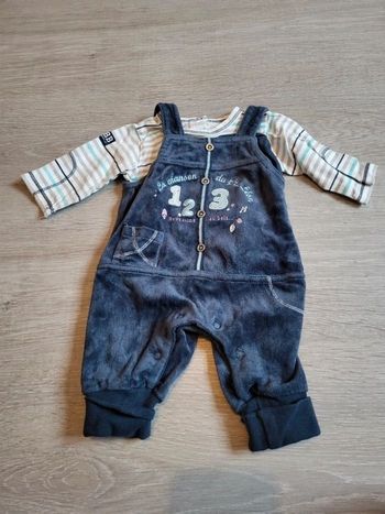 Ensemble t shirt et salopette