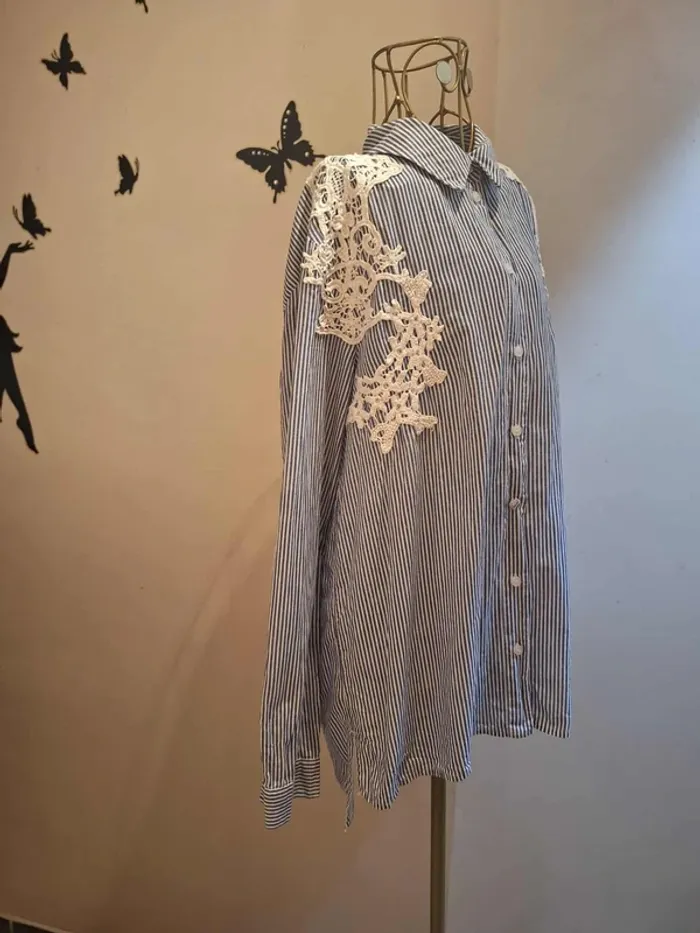 Chemise fines rayures & broderies - photo numéro 2