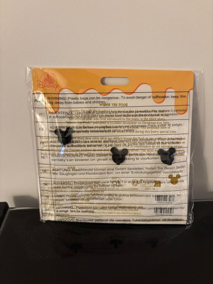 Pin's edition limité 12/12 Winnie the Pooh - photo numéro 2