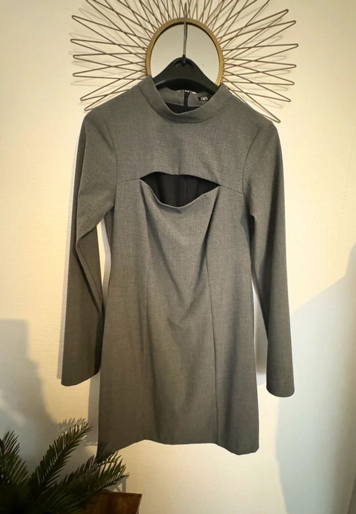 Robe courte ajourée à la poitrine - mini pieds de poule - Zara - photo numéro 2