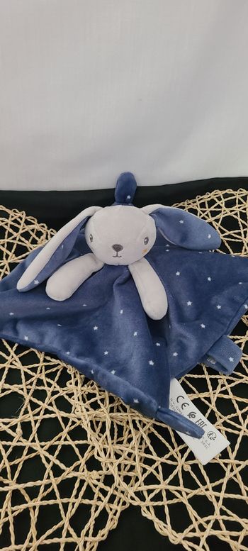 doudou plat lapin bleu marine gris simba toys