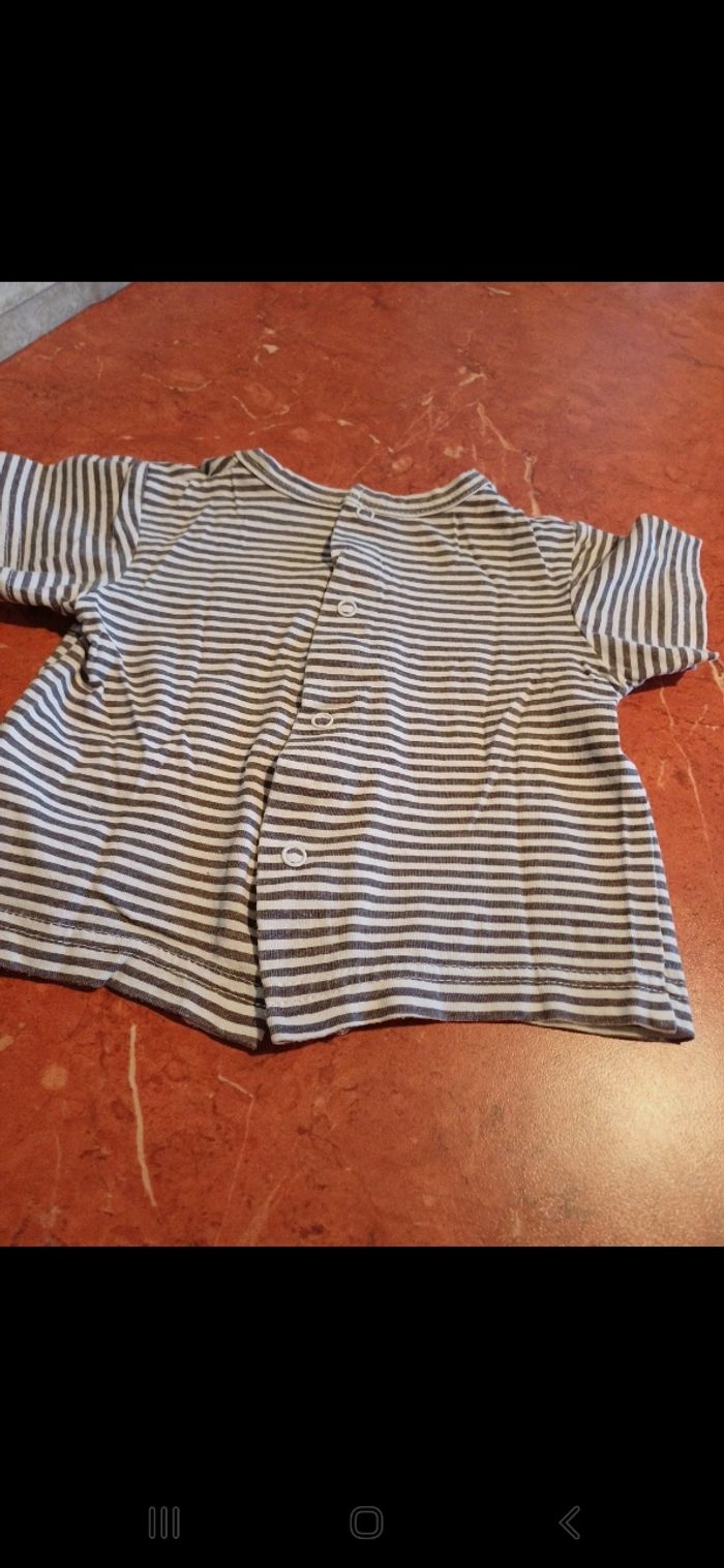 T.shirt bébé taille 3 mois - photo numéro 3