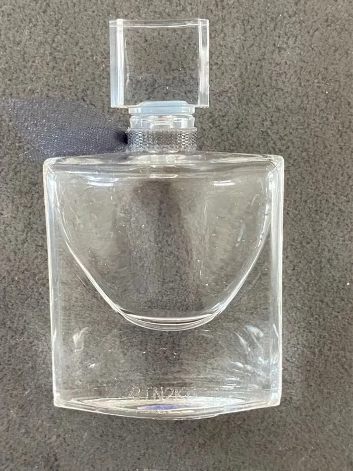 Miniature de parfum vide