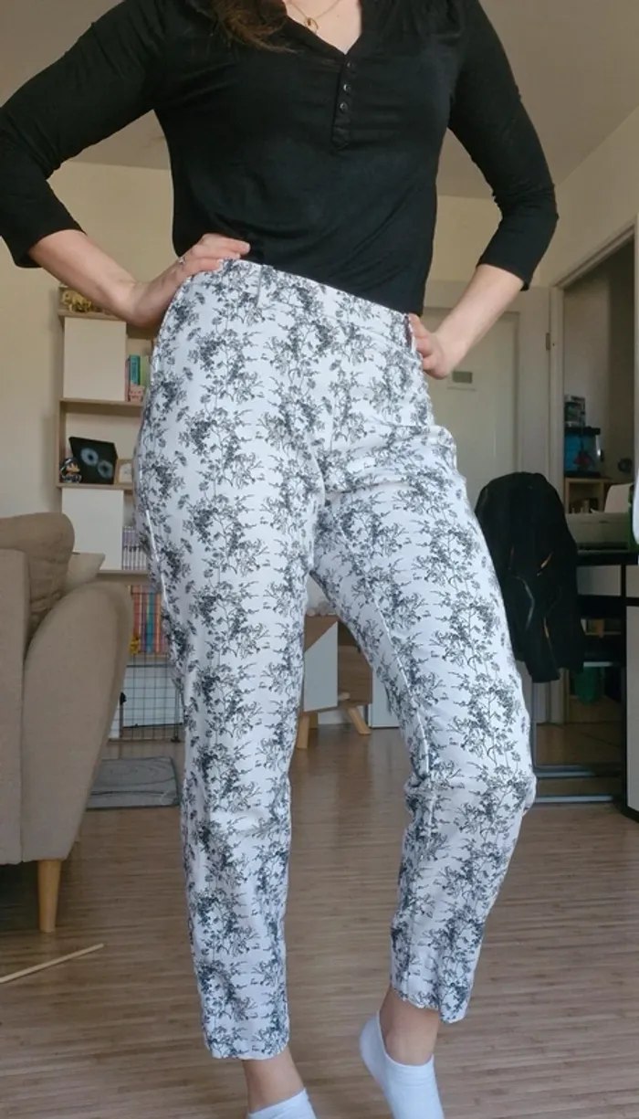 Pantalon fleuris 🍃 - photo numéro 2