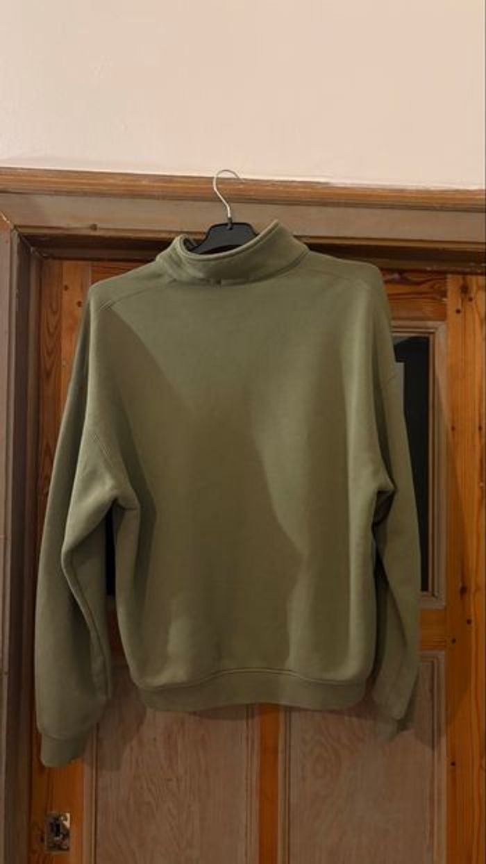 Sweat  Lacoste taille S acheté en  août 2024