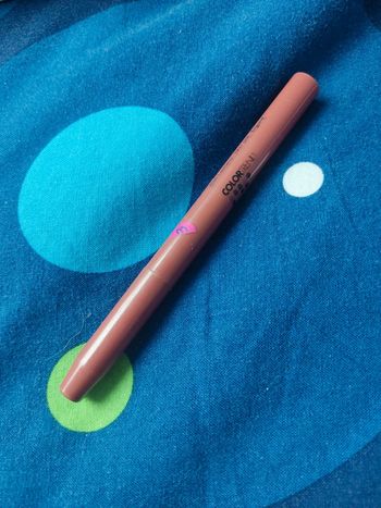 Rouge à lèvres crayon color trend Avon