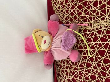 Doudou ours rose vert coeur POP KALOO