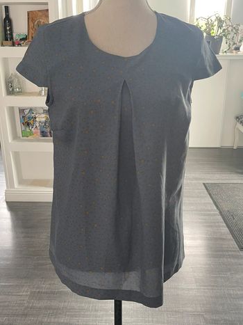 Blouse manche courte bleu avec des étoiles taille 38 marque rainbow