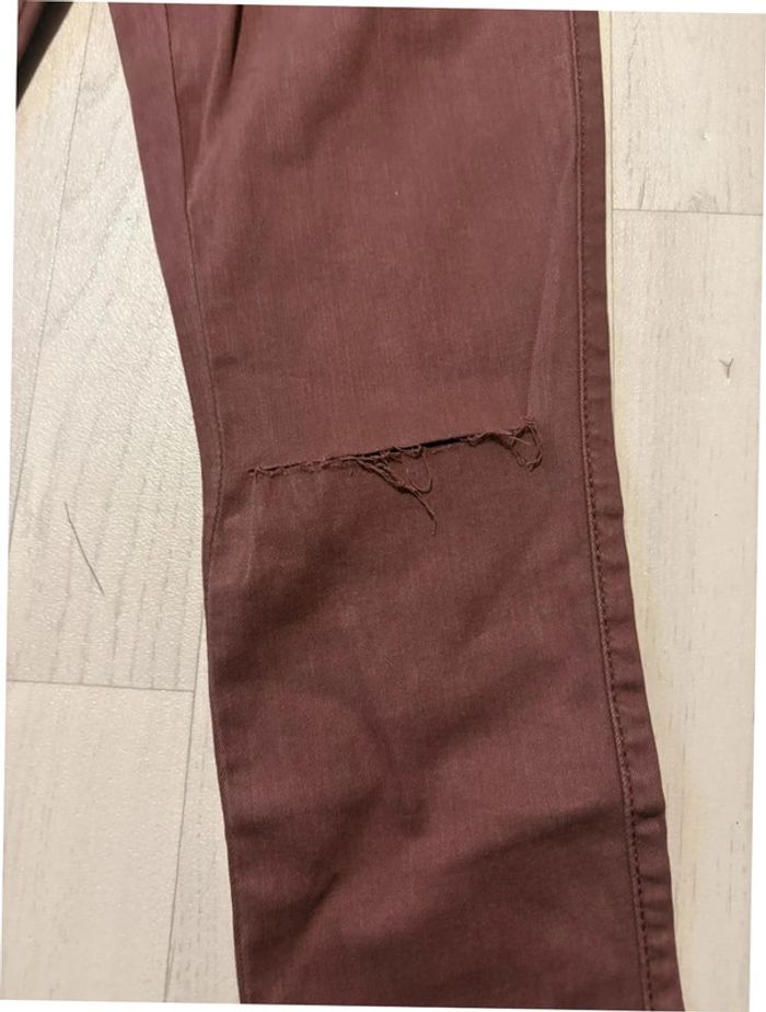 Jean bordeaux taille 7 fashionnova correspond à un 36/38 - photo numéro 3
