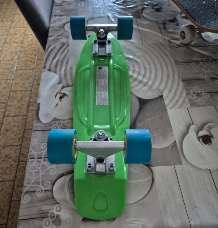 Skateboard enfant neuf - photo numéro 2