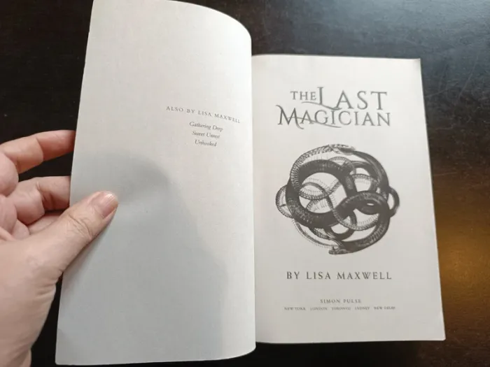 Livre THE LAST MAGICIAN - Lisa Maxwell - photo numéro 2