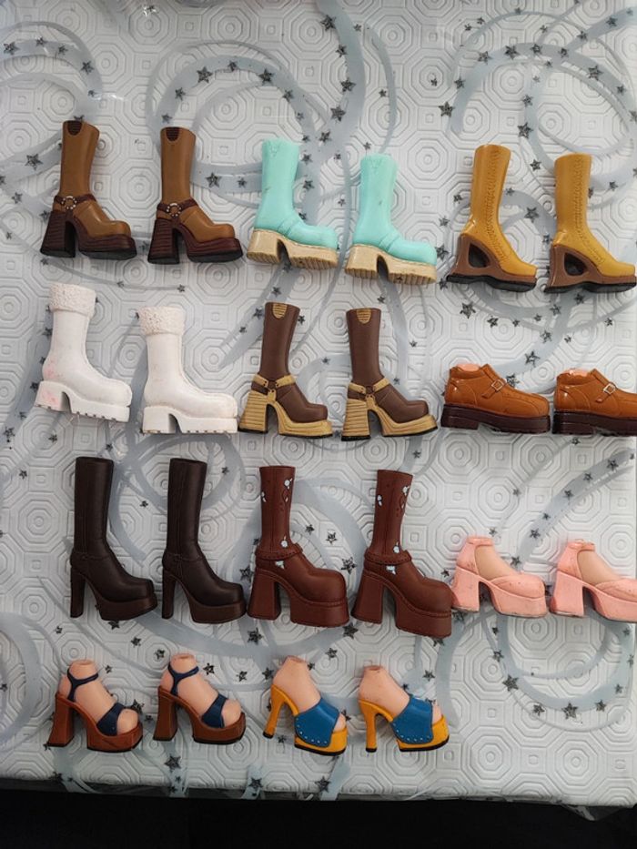 Lot chaussures pour poupées Bratz