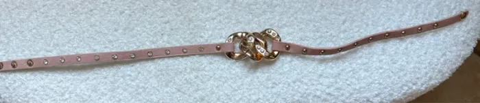 Bracelet lacet rose avec motifs doré réglable