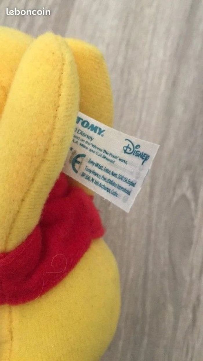 Petite peluche Grelots Winnie l’Ourson Tomy Disney 12 cm - photo numéro 3