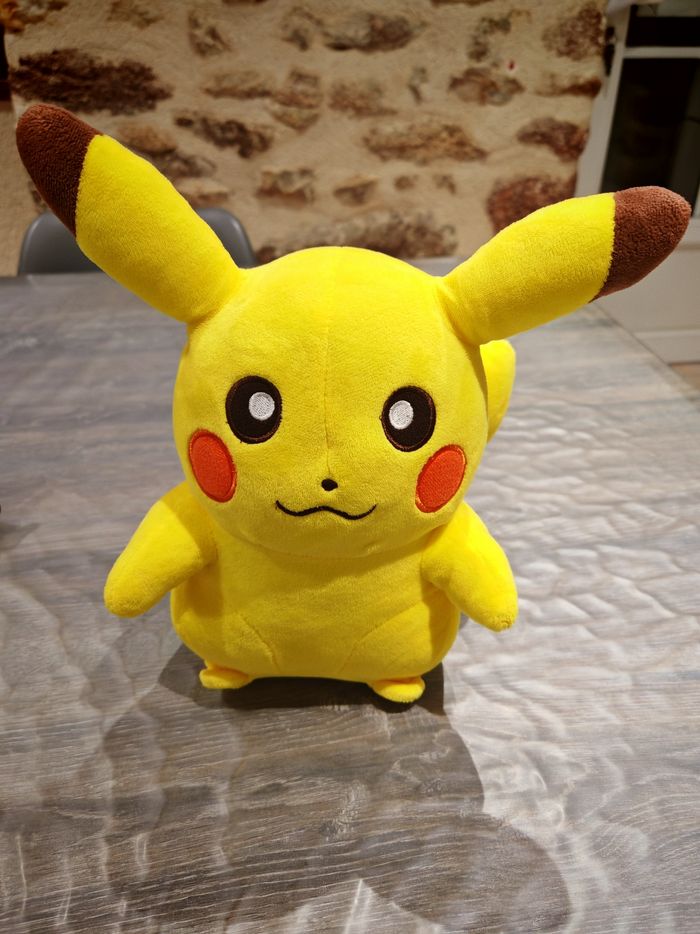 Peluche Pikachu