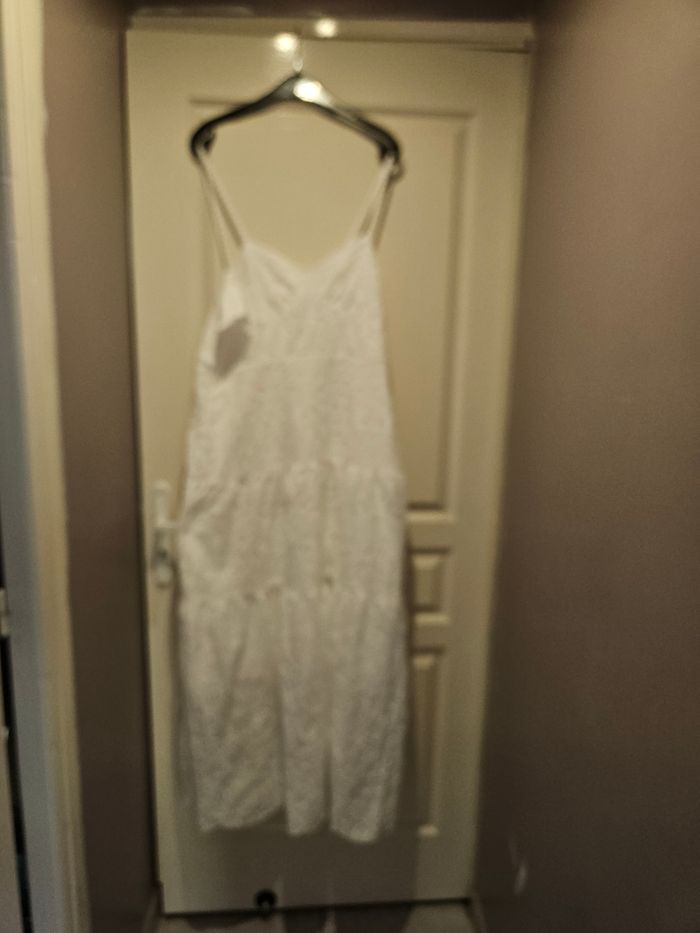 Robe femme en broderie - photo numéro 2