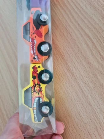 Lot de 4 petites voitures en bois