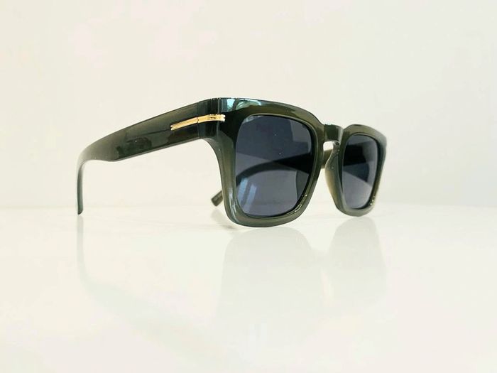Lunette de soleil mixte rectangulaire kaki UV protection catégorie 3