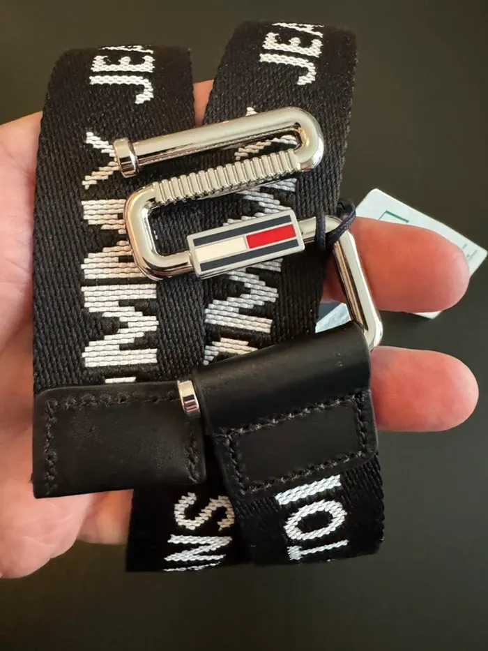 Ceinture Tommy Jeans noire taille 85 neuve avec étiquette.