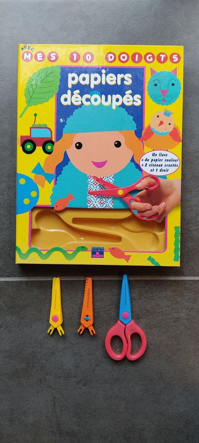Livre mes 10 petits doigts papiers découpés