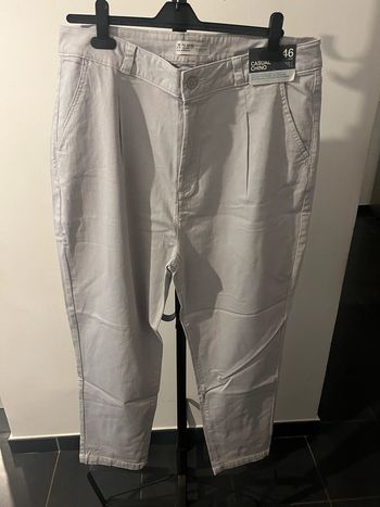 Pantalon gris.  Taille 46.