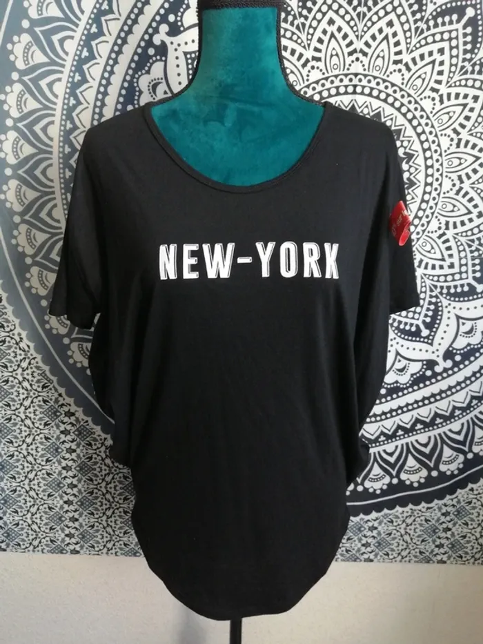 Tee-shirt large manches chauve-souris asymétrique noir à message new york / jennyfer / (TU) - photo numéro 2