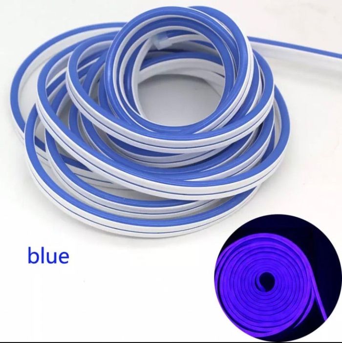Bande lumineuse neon bleu