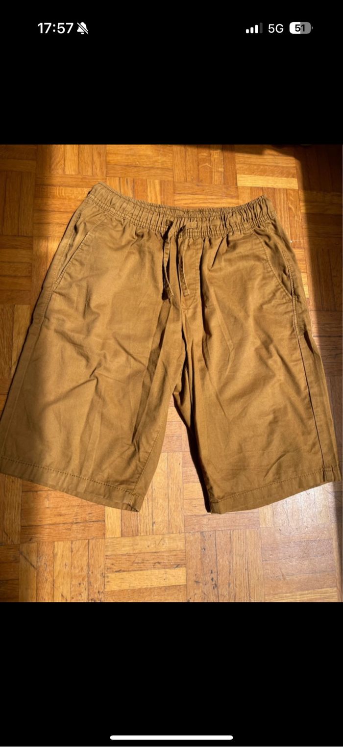 Short moutarde garçon, neuf sans étiquette, Kiabi, taille 36