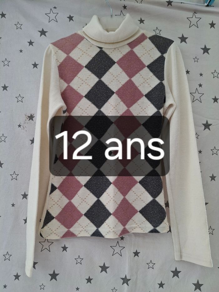 Pull moulant col roulé blanc à losanges rose et noir 12 ans
