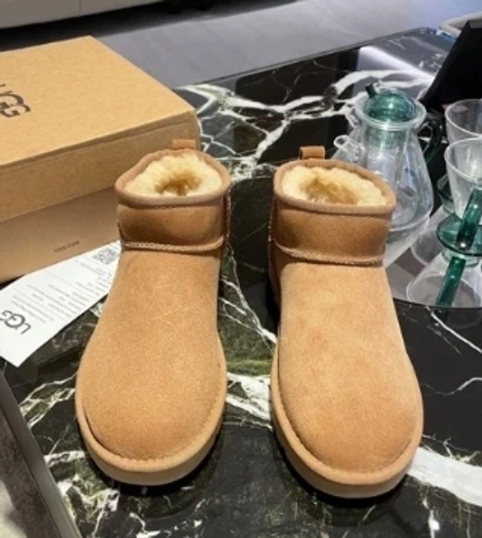 Ugg ultra mini boots . - photo numéro 3