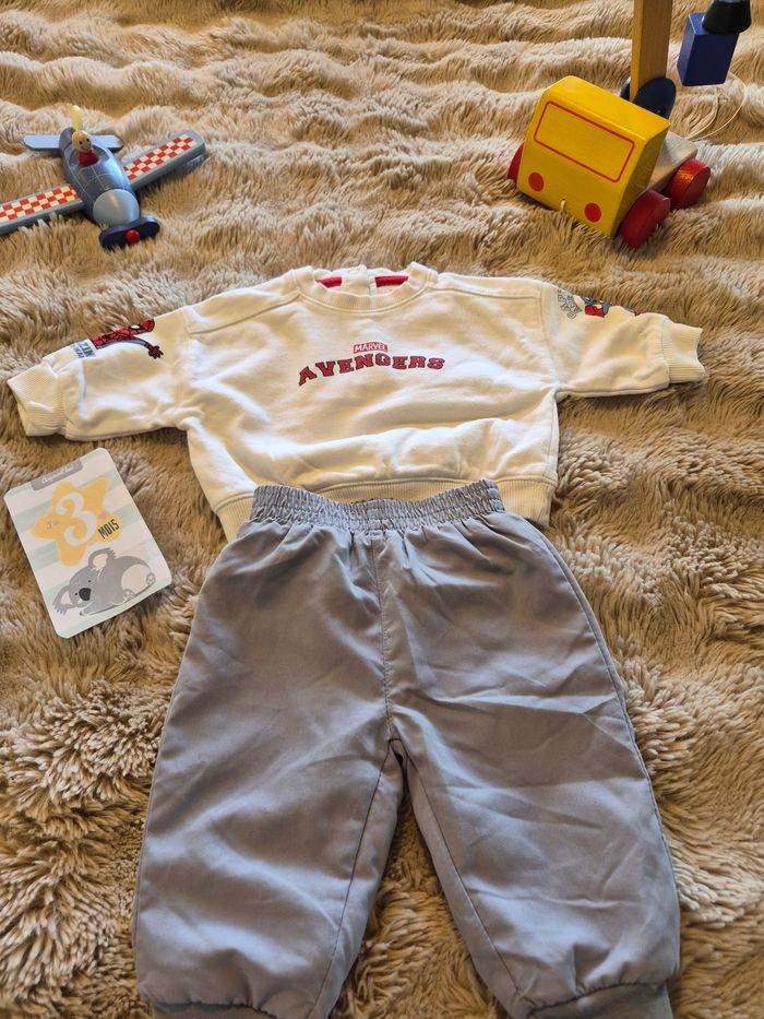 Pull Avengers avec pantalon