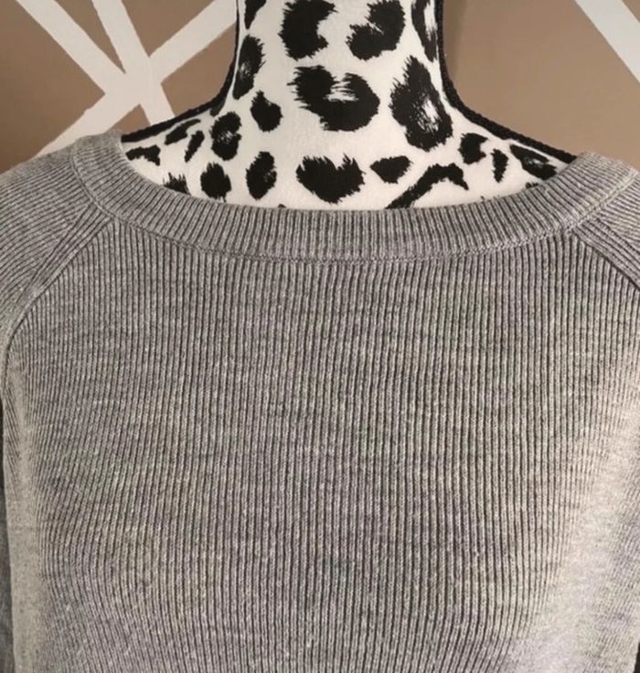 Sweat gris noué dans le dos - photo numéro 2