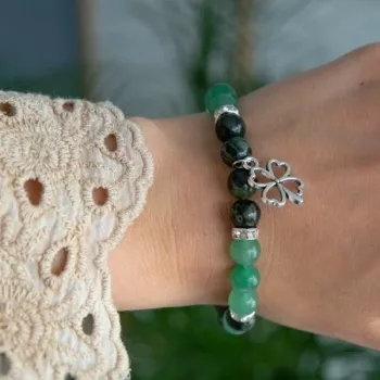 Bracelet vert avec pierre jaspe et aventurine. Charms trèfle