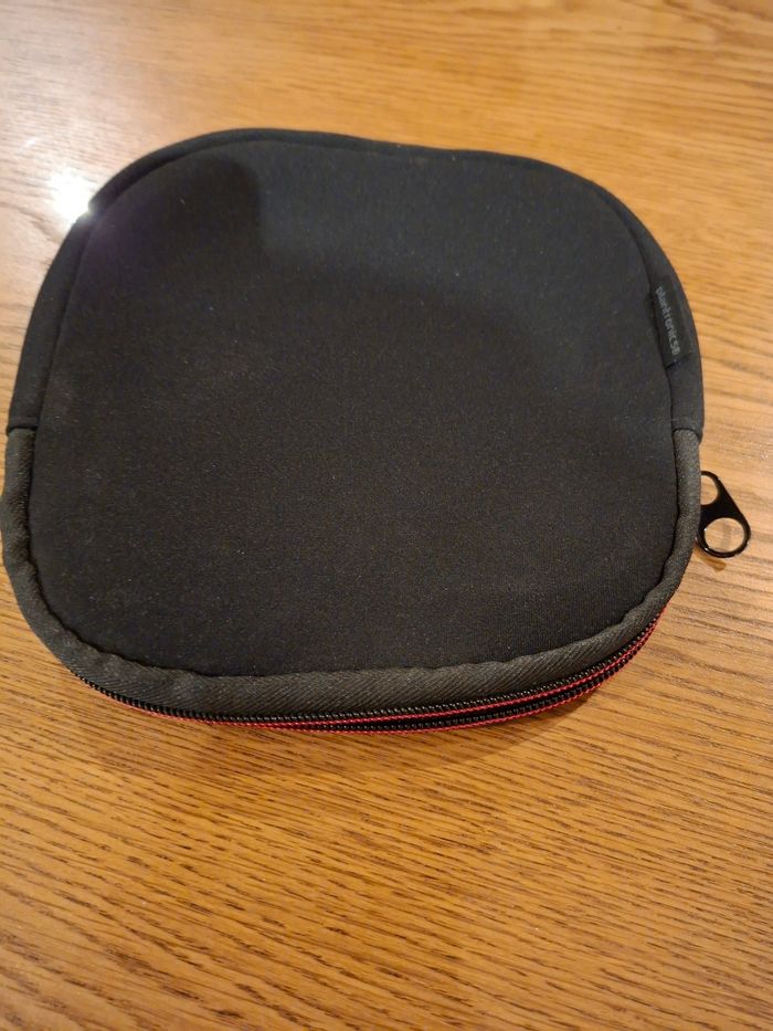 Pochette noire pour casque audio - photo numéro 2